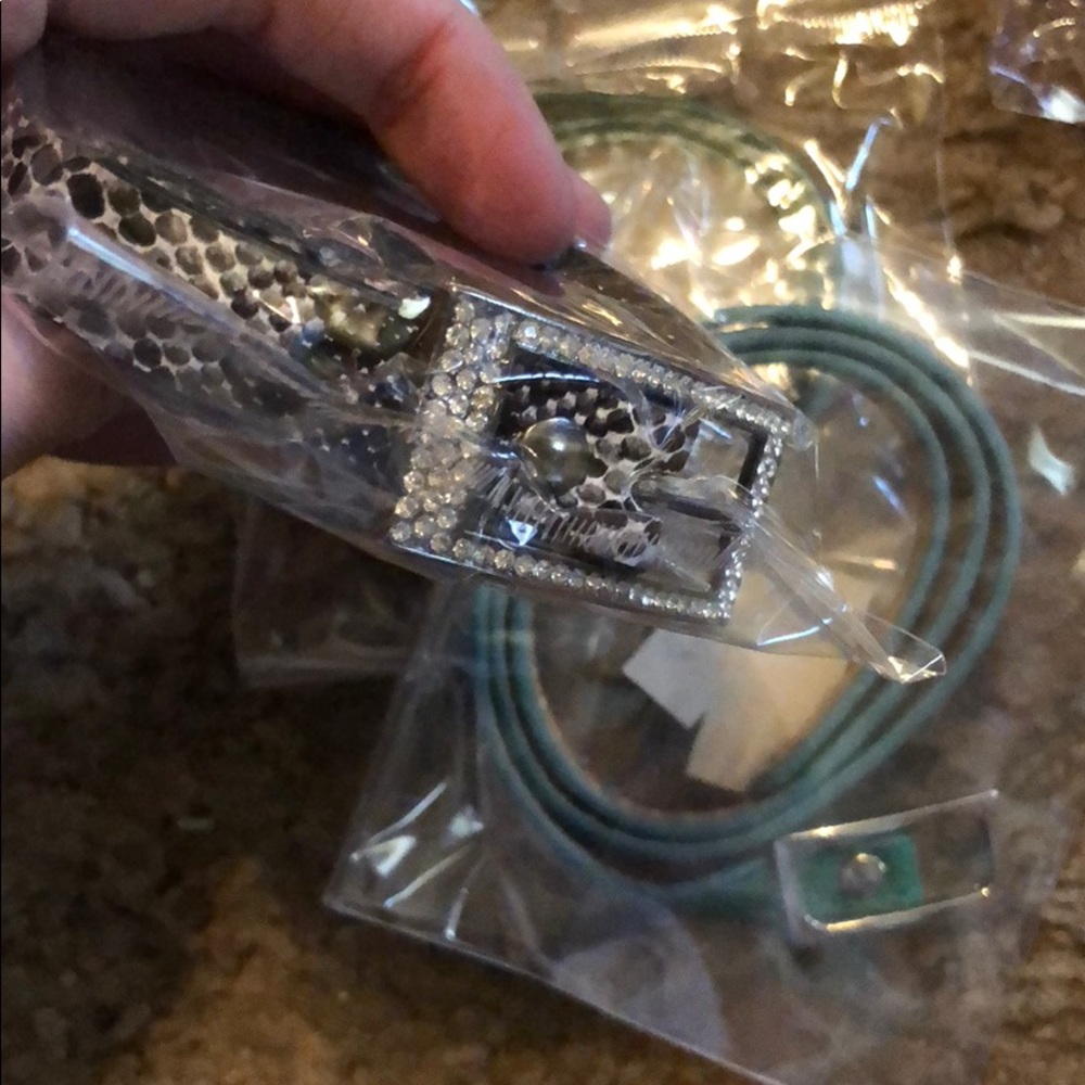 Bracelets - Picture 4 of 5